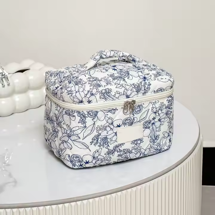 3-make up box.png